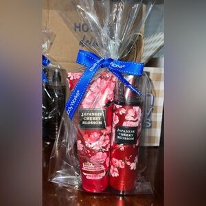 Bath & Body Works Japanese Cherry Blossom Body Wash - Red Floral Design